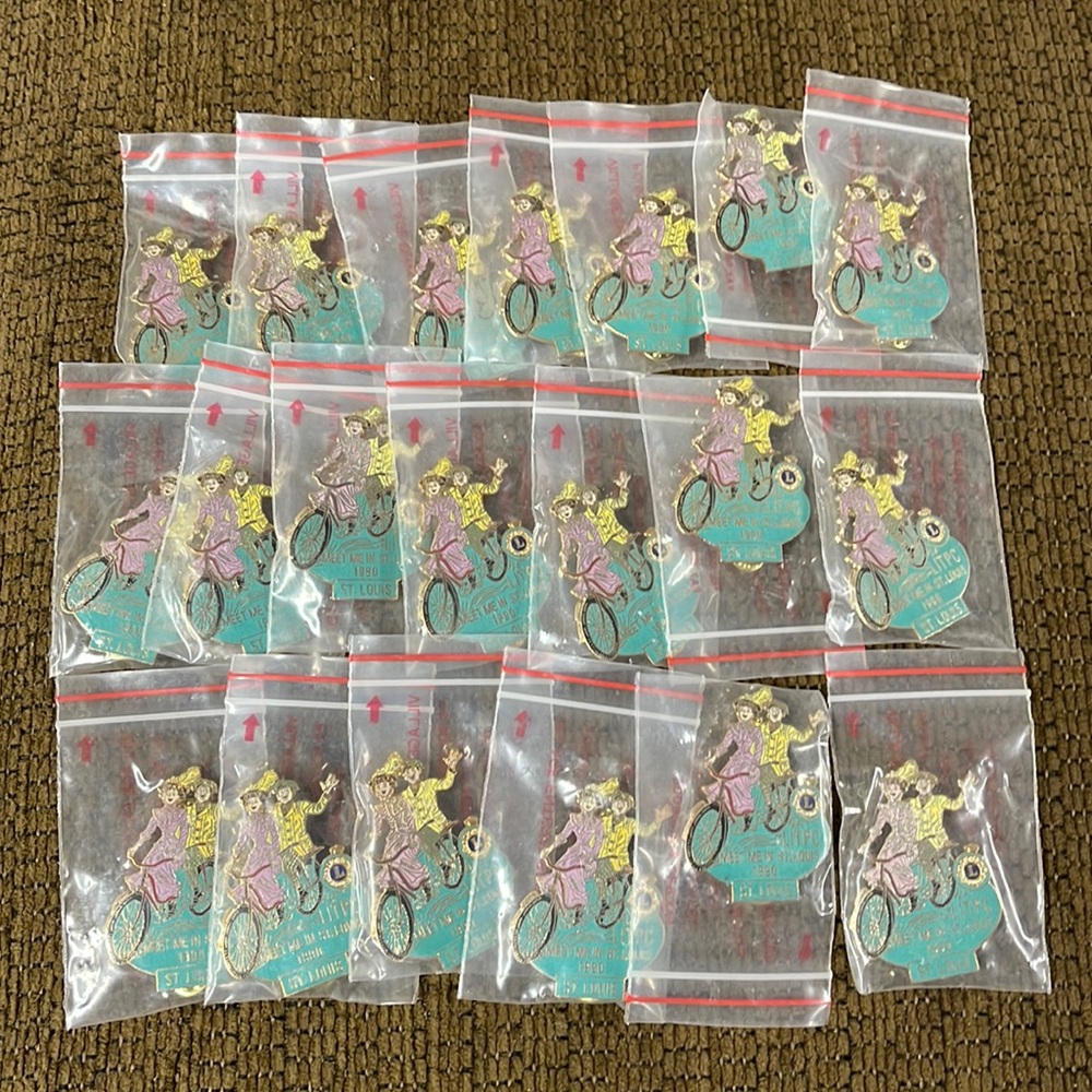 Lot of 20 Lions Club Vintage “Meet Me In St. Louis” 1990 Lapel Pins NIP
